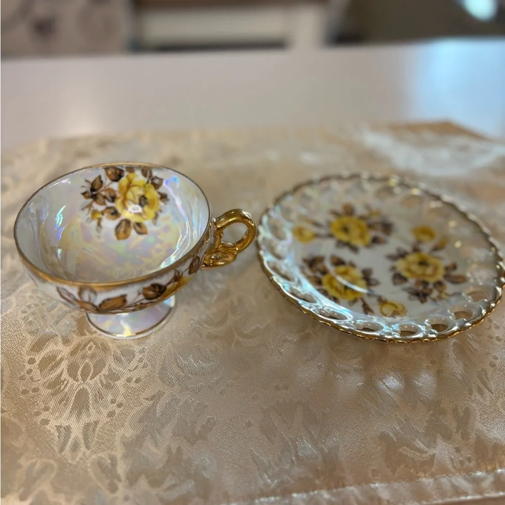 Vintage Royal Sealy Japan Teacup and Saucer - Picture 9 of 10